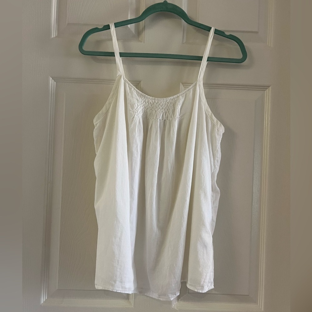 Old Navy white cotton camisole. Adjustable straps. GUC! Size Medium.